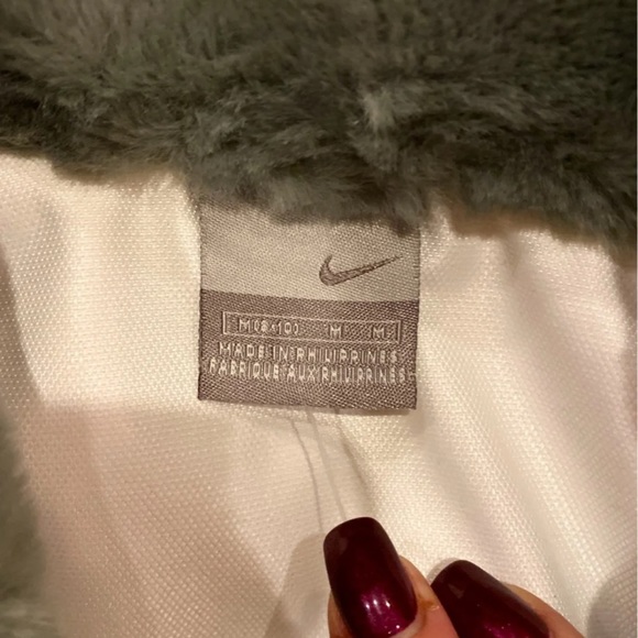 NWT Nike Vest Size Medium - Picture 10 of 11